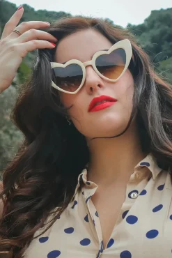 Cat Eye Heart Shades In Creme Vrouwen Zonnebrillen